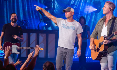 Kenny Chesney surprised Old Dominion and Fans, Photo By Mason Allen
