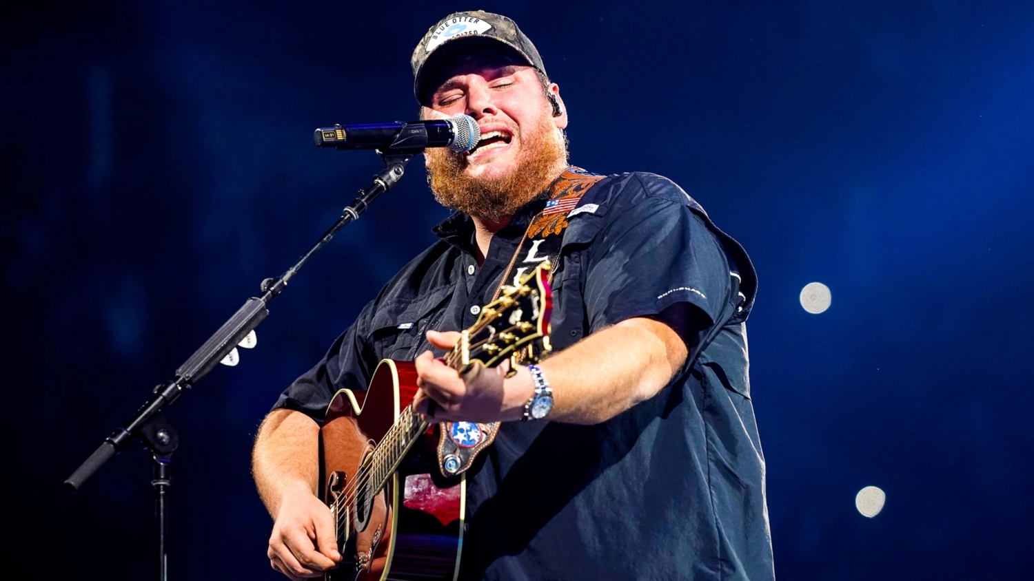 Luke Combs Set to Perform At Cowboys Thanksgiving Day Halftime Show