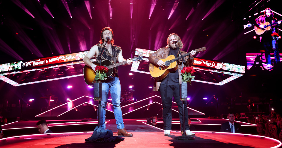 Morgan Wallen and ERNEST perform "Flower Shops" at Madison Square Garden // Photo Credit: John Shearer 