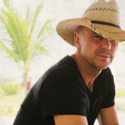 kenny-chesney-carry-on